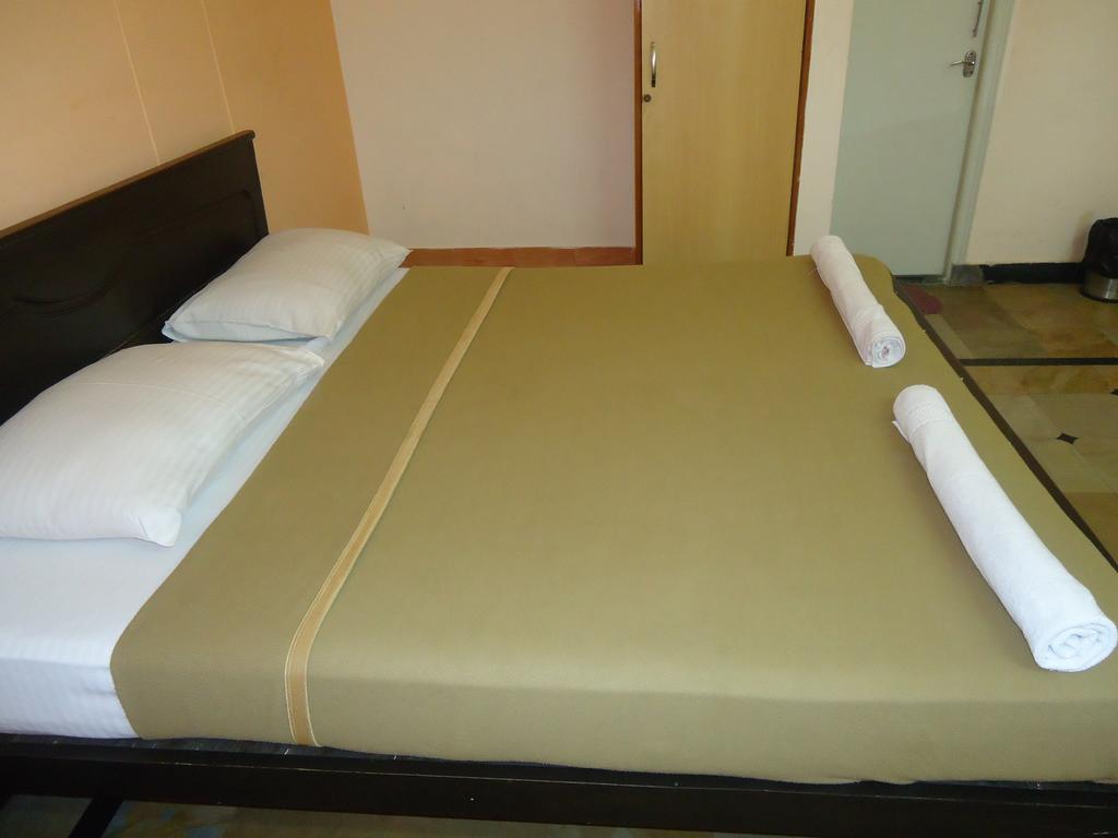 Hotel Sri Sai Comforts Bangalore Zimmer foto